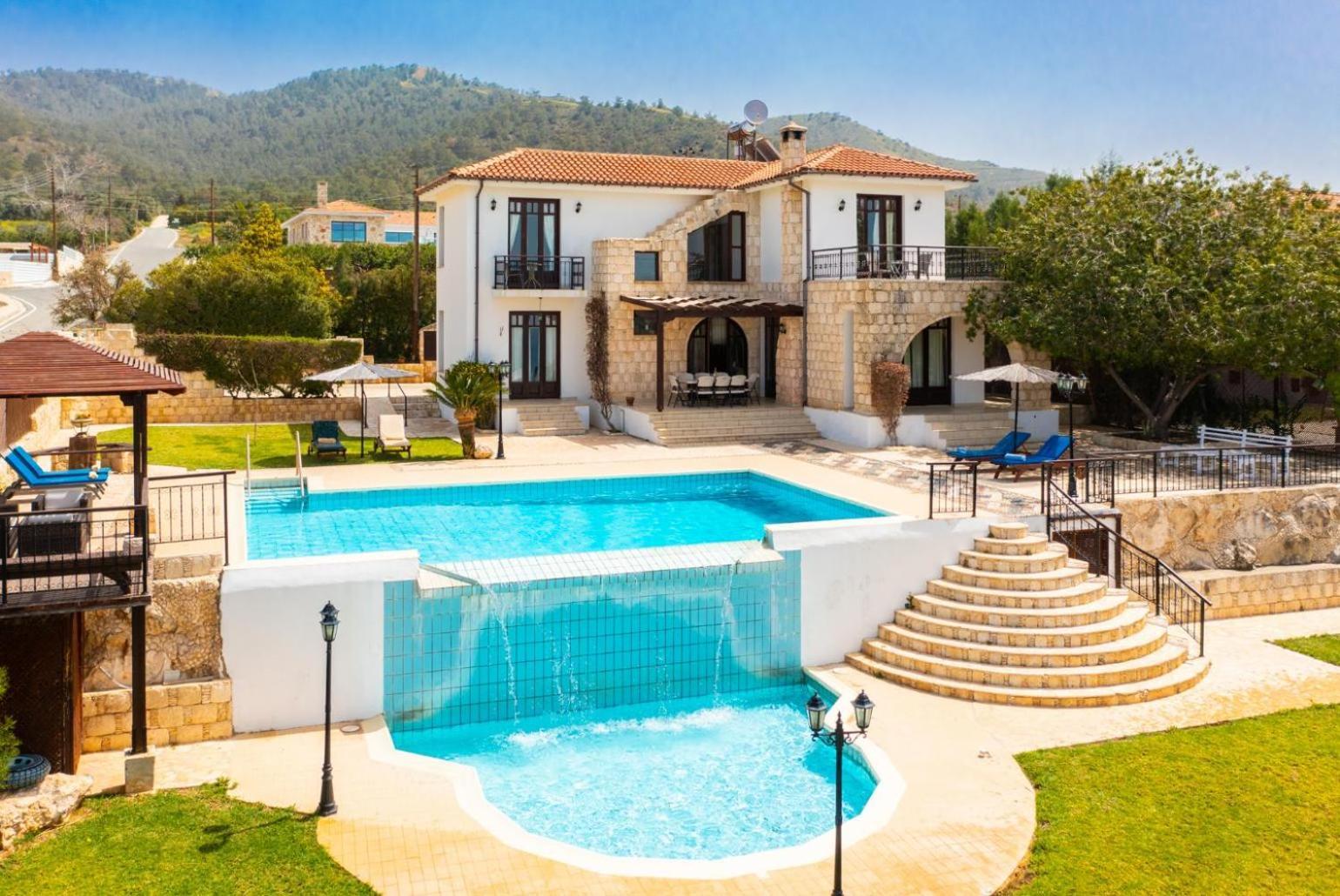 Minoas Villa *